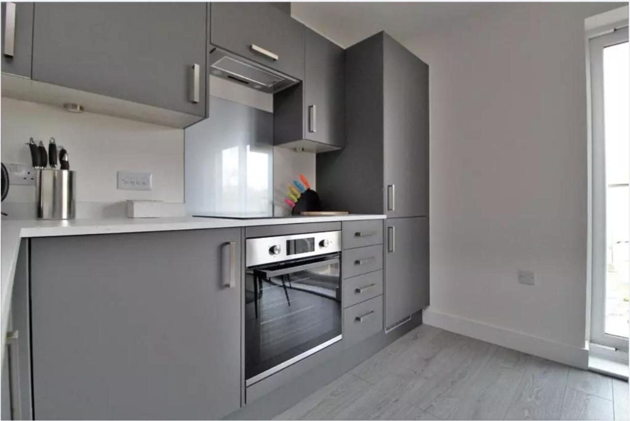 2 Bedroom City Centre Apartment In Hemel Hempstead Bagian luar foto